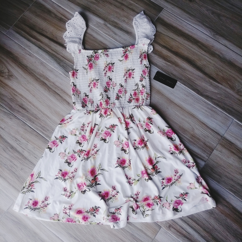 NWT Faded Rose Medium White & Pink Floral …